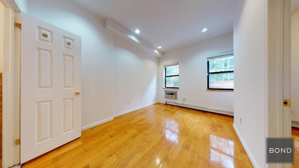 Manhattan one bedroom with windows