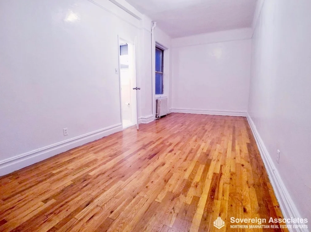 Manhattan studio with hardwood floors