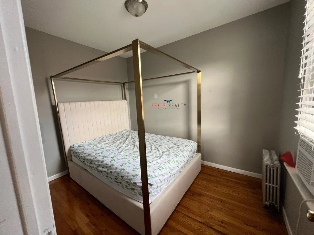 Single bedroom in Queens