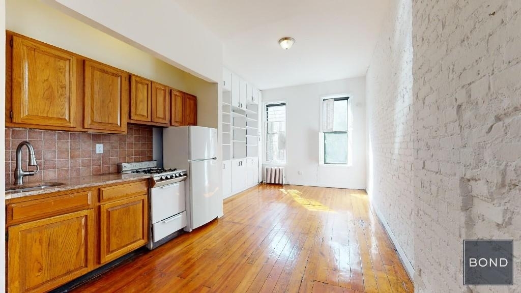 Manhattan studio with exposed brick wall