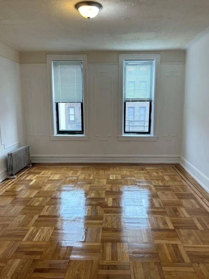 Living room in Queens