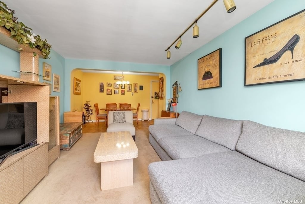 Queens living room with seafoam walls