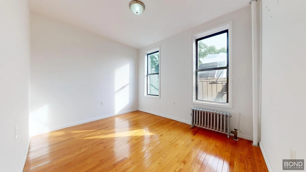 Manhattan listing with multiple windows in April 2025