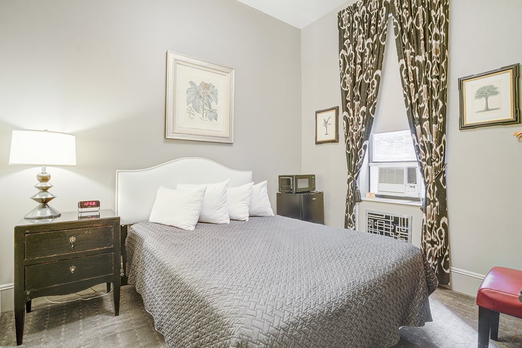 Manhattan hotel apartment with furniture
