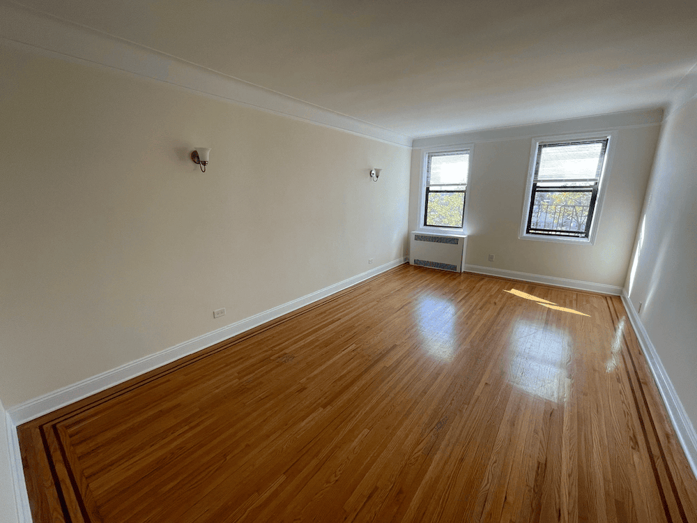 Spacious living space in Queens in September 2025