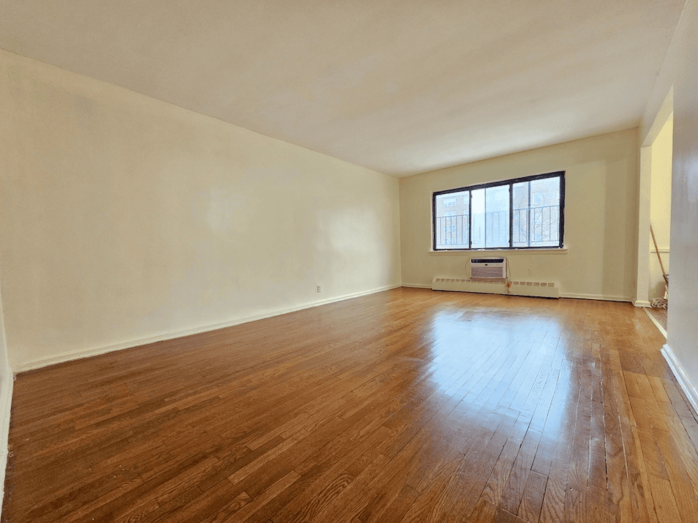 Spacious vintage Astoria apartment in January 2026