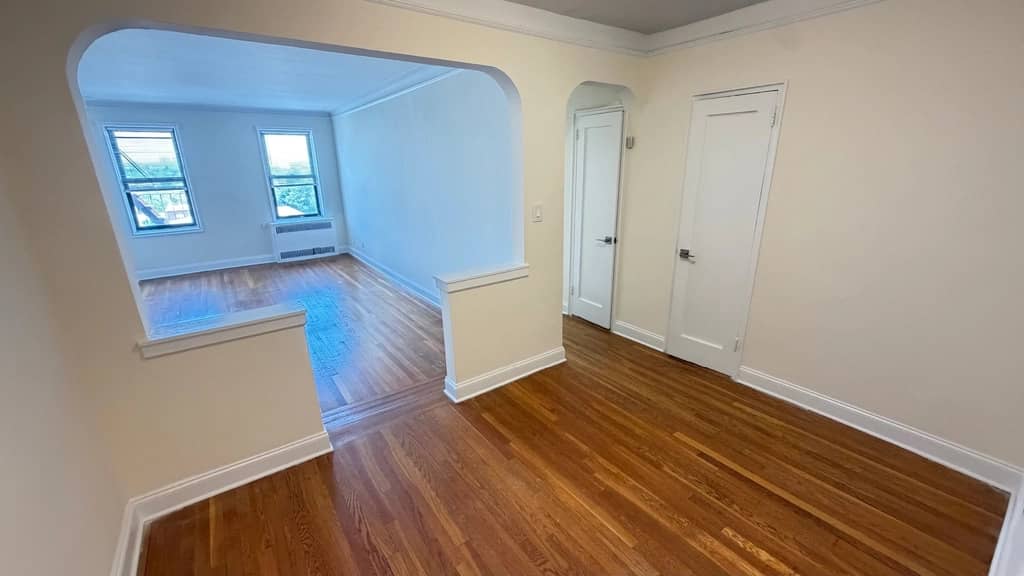 Flushing apartment with king-sized bedroom in September of 2026