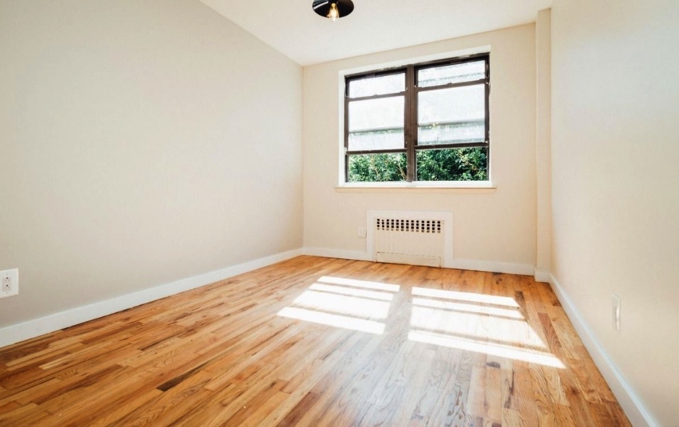 apartment listing photo of empty bedroom