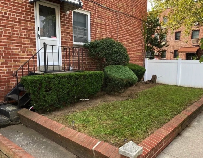photo of an apartment front yard