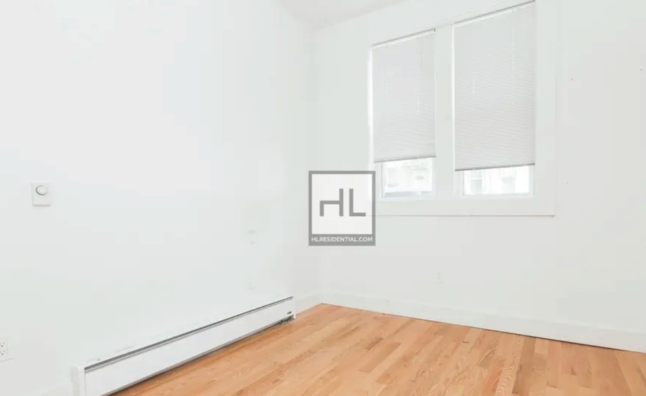 apartment listing photo of empty room
