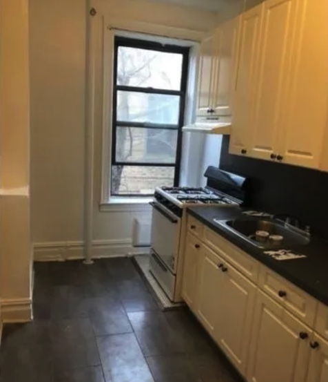 apartment listing photo of kitchen