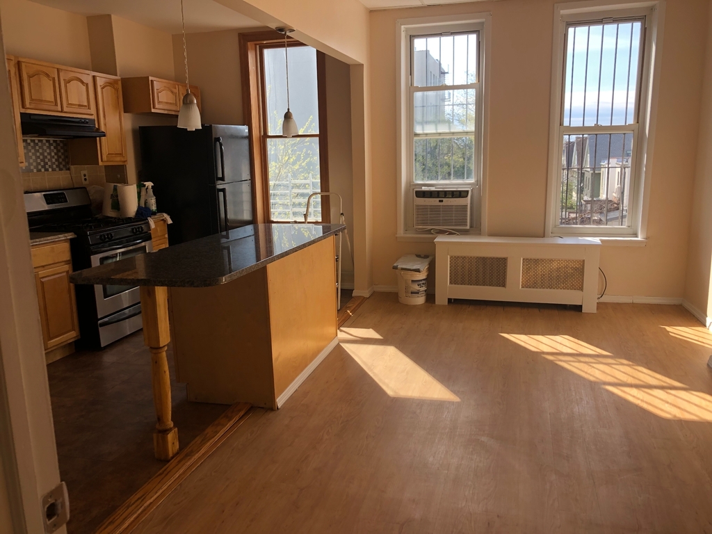 photo of a apartment kitchen