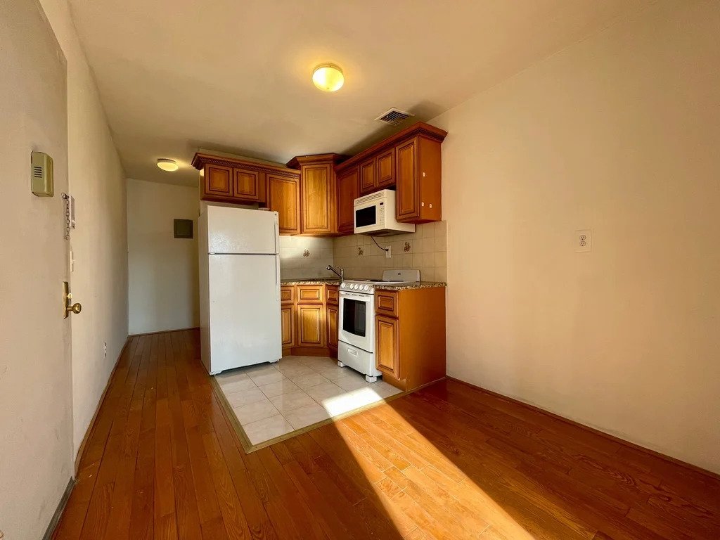 kichen with sunlight and cabinets