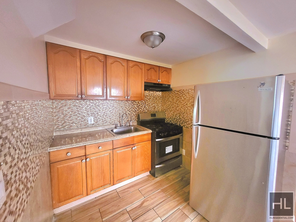kitchen with stainless stele appliances and tiled backsplash