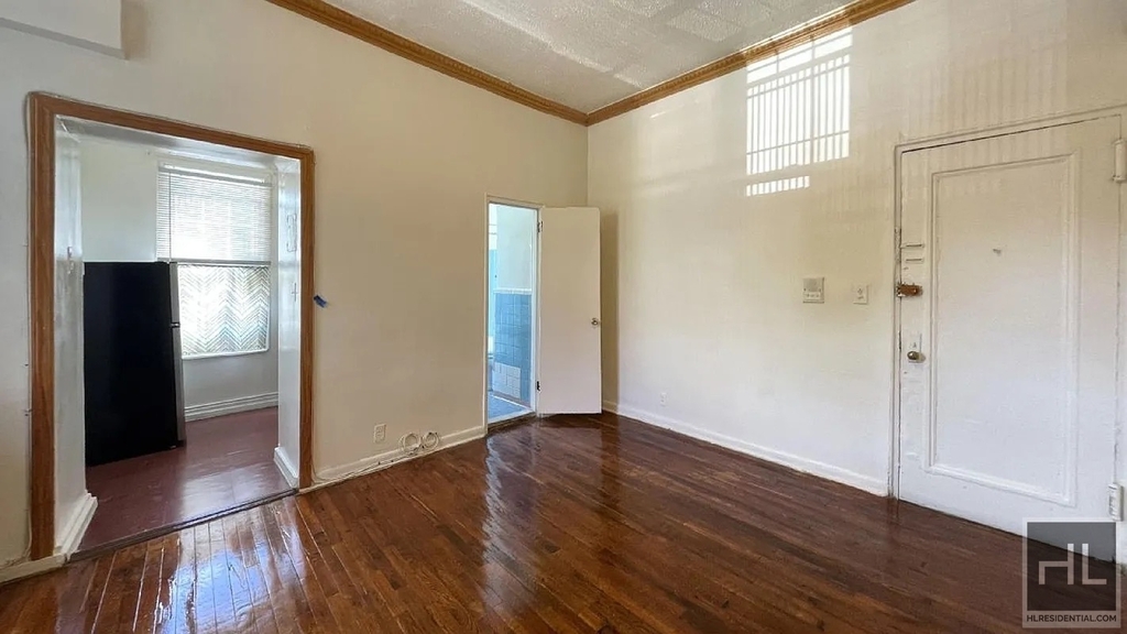 living room showing a glimpse of the kitchen