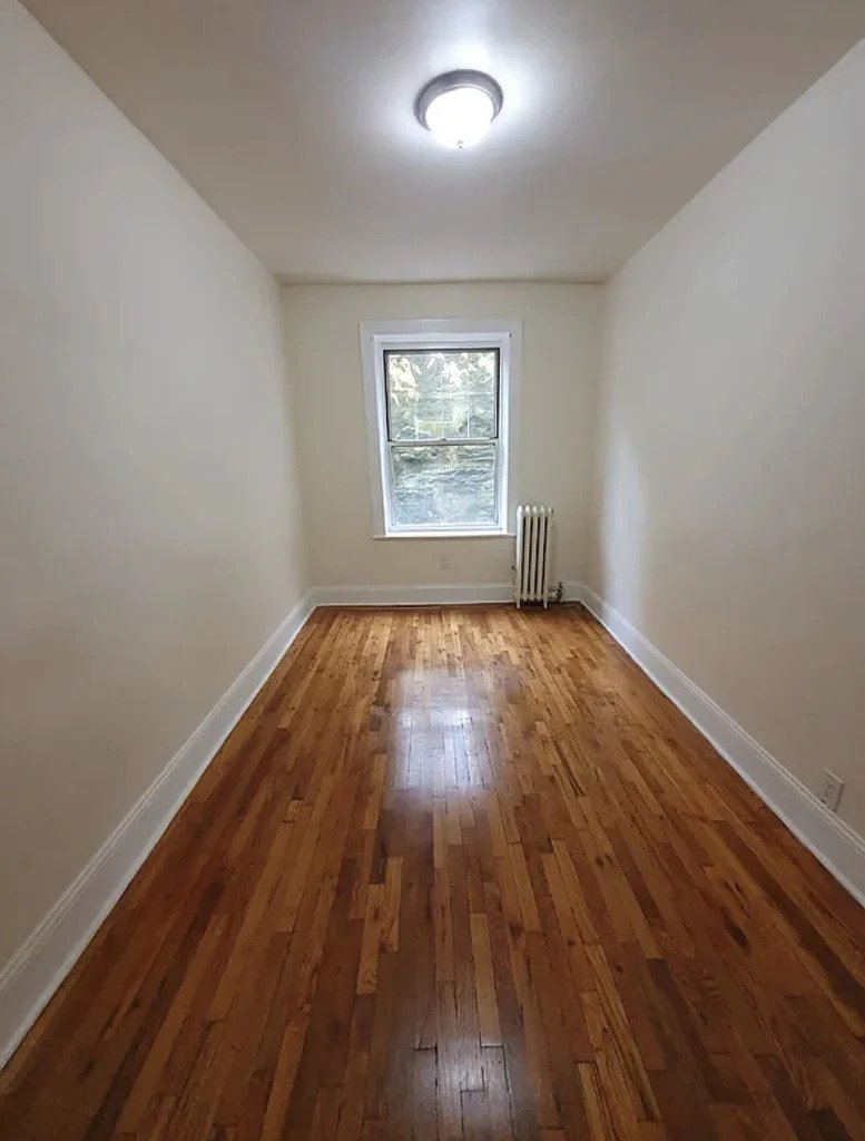 bedroom with one window