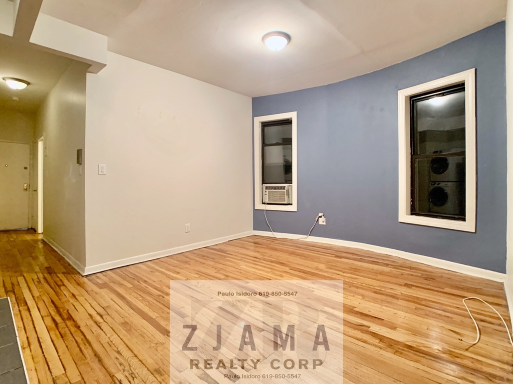 Room with blue wall and windows