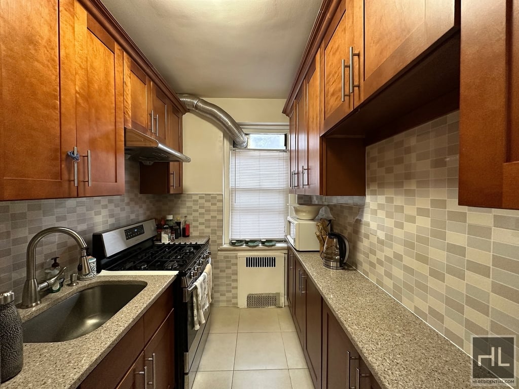 Large kitchen with counter space