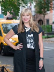 Laura Texter - Agent Photo