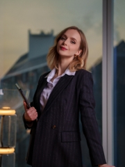 Anna Manfra - Agent Photo